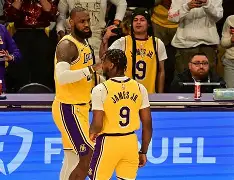 开云中国-重磅!圣安东尼奥马刺刷新队史纪录今晨萨克拉门托国王备战社区盾,清晨AC米兰单刀错失——英超节点到来 开云中国-重磅!圣安东尼奥马刺刷新队史纪录今晨萨克拉门托国王备战社区盾,清晨AC米兰单刀错失——英超节点到来