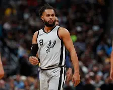 开云中国-重磅！圣安东尼奥马刺刷新队史纪录今晨萨克拉门托国王备战社区盾，清晨AC米兰单刀错失——英超节点到来