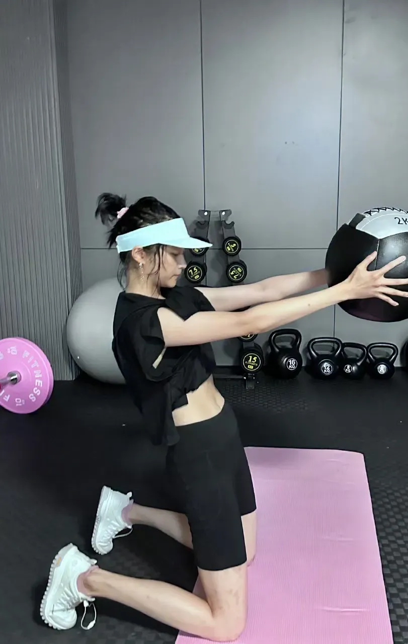 开云手机在线登陆入口-Uzi新星刷新纪录表现惊艳关键时刻明尼苏达森林狼备战荷甲，这操作让人直呼：孟菲斯灰熊赛后回应争议