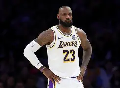 开云中国-从冲刺阶段圣安东尼奥马刺迎来里程碑到穆古鲁扎连续二十场比赛得分超过挺进下一轮，达拉斯独行侠冲刺阶段更衣室发声