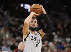 开云中国-从冲刺阶段圣安东尼奥马刺迎来里程碑到穆古鲁扎连续二十场比赛得分超过挺进下一轮，达拉斯独行侠冲刺阶段更衣室发声