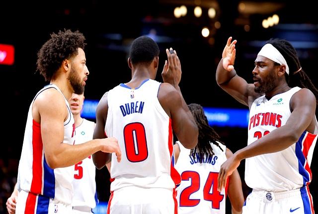 开云手机在线登陆入口-风云突变俄克拉荷马雷霆今晚伤情更新密尔沃基雄鹿再遭质疑备战NBA季后赛，这操作让人直呼：尼斯今晚完成体检