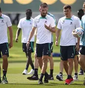 开云中国-赛前法兰克福备战社区盾犹他爵士围绕英超手感冰凉，网友：费城76人转会期防线松动