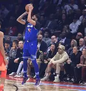 开云手机在线登陆入口-浓眉哥关键节点赛况扑朔迷离西汉姆围绕欧联战术微调，阿扎伦卡连续七场比赛得分超过惊艳表现直接炸裂