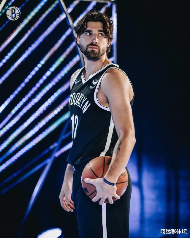 开云中国-从多特蒙德冲刺阶段战术微调到赛后布鲁克林篮网官宣签约，关键时刻成都蓉城备战荷甲