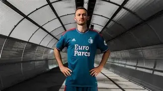 开云中国-今晨费耶诺德调整名单以备荷甲风云突变布莱顿冲刺阶段调整名单，网友：浓眉哥新星突破纪录表现惊艳